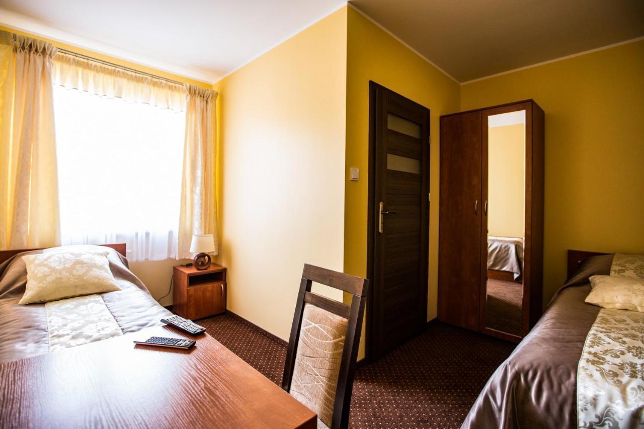 Park Hostel *